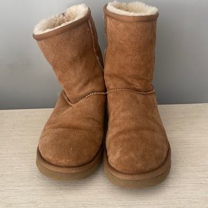 Ugh Classic Short II Boot